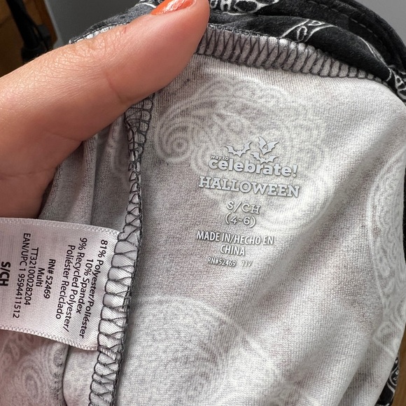 Celebrate Halloween nwt black acid wash paisley skeleton skulls - Picture 6 of 6